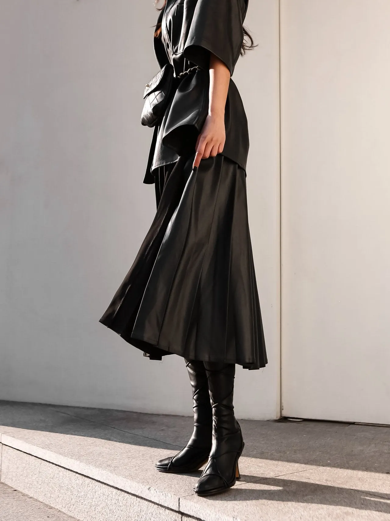 VEGAN LEATHER PLEATED FLARE SKIRT