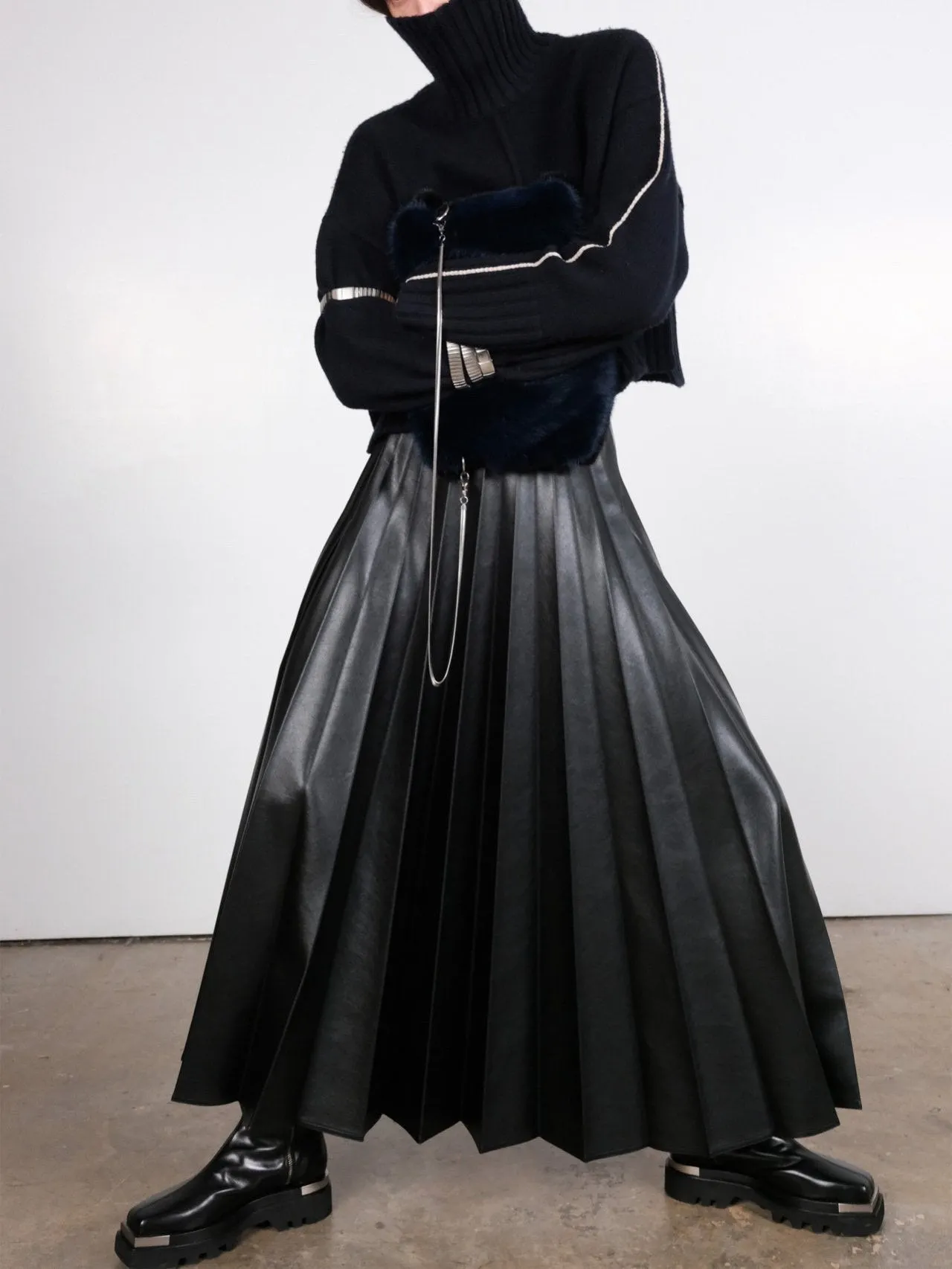 VEGAN LEATHER PLEATED FLARE SKIRT