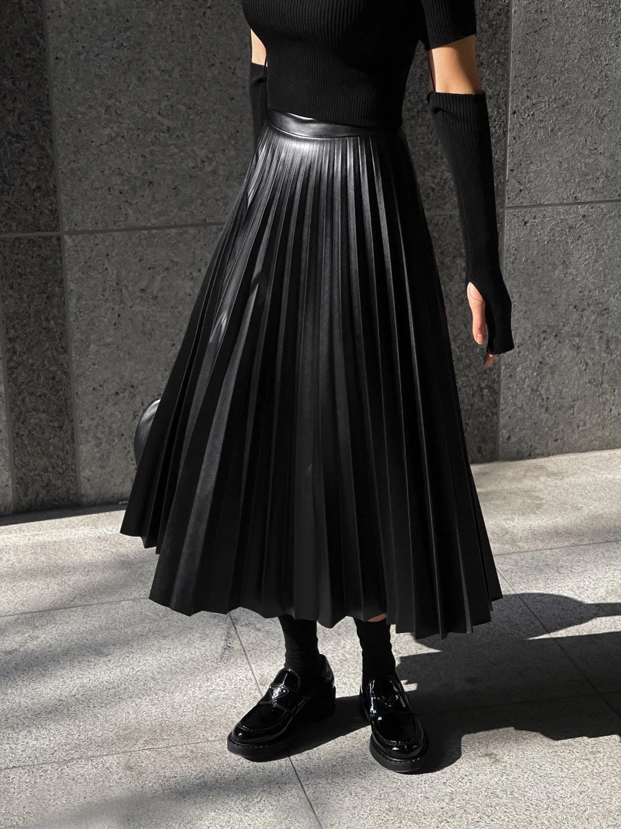 VEGAN LEATHER PLEATED FLARE SKIRT